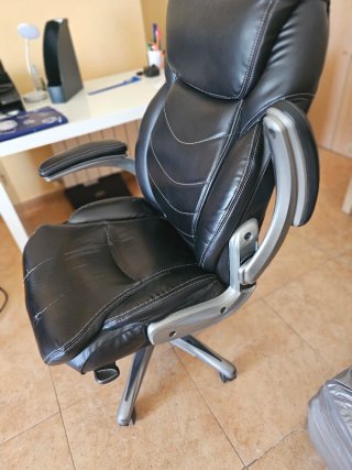 Silla de oficina piel negra