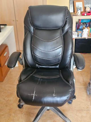 Silla de oficina piel negra