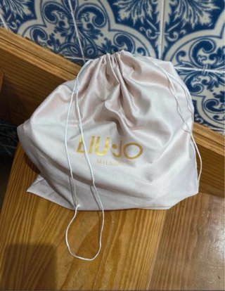 Bolsa Liu Jo bege com detalhes dourados