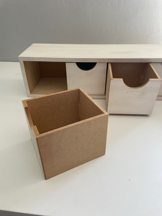 Cajonera de madera con cajones pequeños