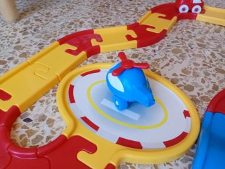 Circuito y parking coches plástico eureka kids