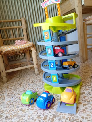 Circuito y parking coches plástico eureka kids