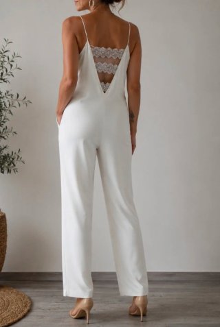 Mono blanco elegante con detalles plateados
