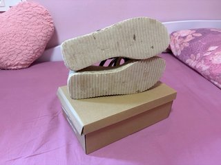Sandalias de esparto cuña beige y negro