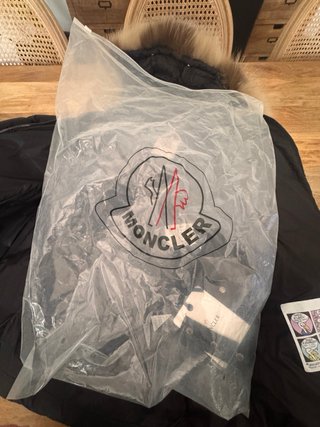 Plumífero Moncler Negro con Capucha