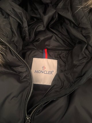 Plumífero Moncler Negro con Capucha