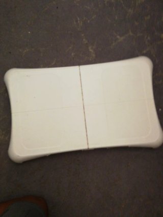 Consola Wii + 2 mandos + 5 juegos con tabla