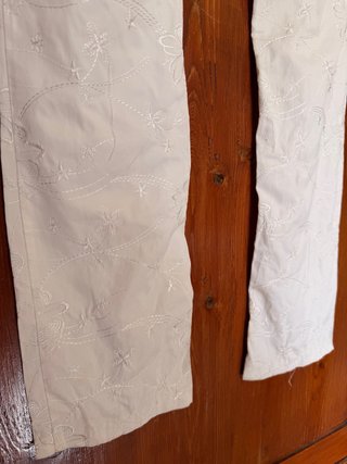Pantaloni bianchi ricamati