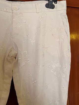 Pantaloni bianchi ricamati