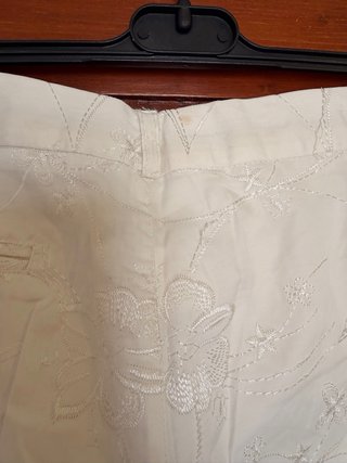 Pantaloni bianchi ricamati