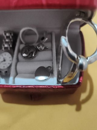 Estuche Joyas Rojo y Bisutería Plateada
