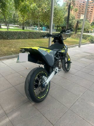 Husqvarna 701 Supermoto 2024