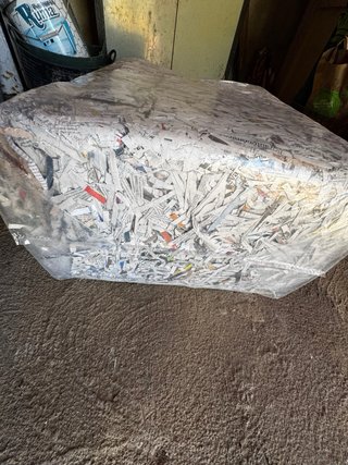 Tiras largas de papel de periódico
