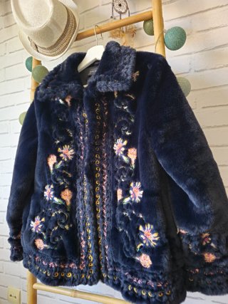 Chaqueta pelo con bordados flores a estrenar
