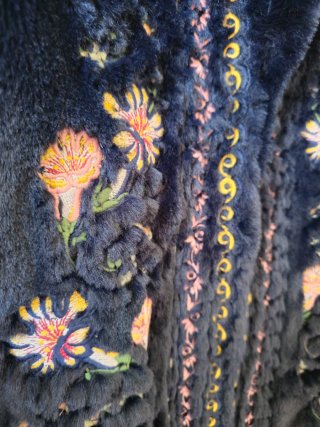 Chaqueta pelo con bordados flores a estrenar