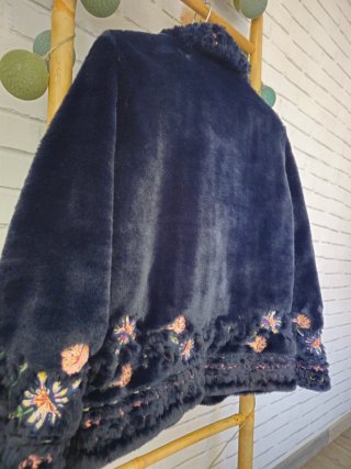 Chaqueta pelo con bordados flores a estrenar