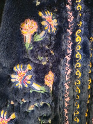 Chaqueta pelo con bordados flores a estrenar