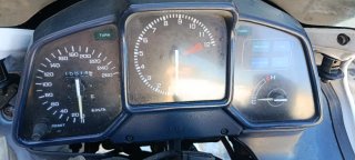 Honda VFR 750 F Blanca y Dorada