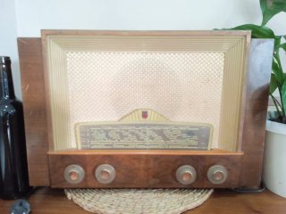 Antigua radio de los años 50.