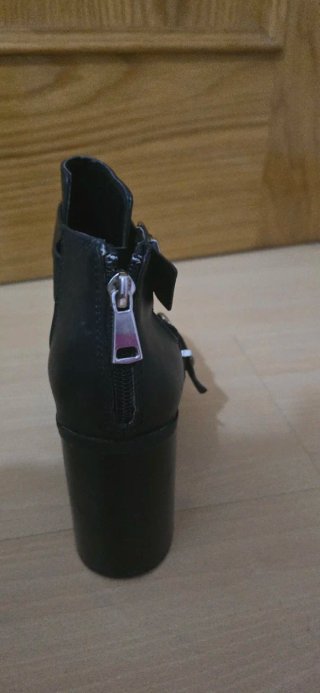 Botines negros tacón alto hebillas