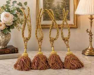 Borlas para cortinas doradas y rosas