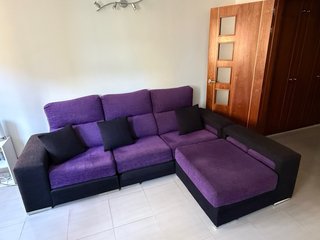 Sofá chaise longue tela morado y negro