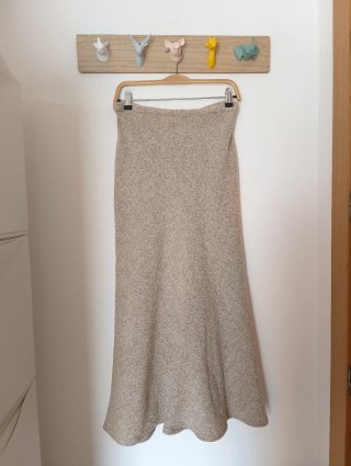 Traje falda y chaqueta beige