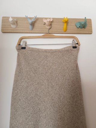 Traje falda y chaqueta beige