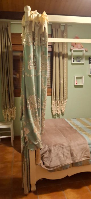 Cama individual madera dosel y cortinas