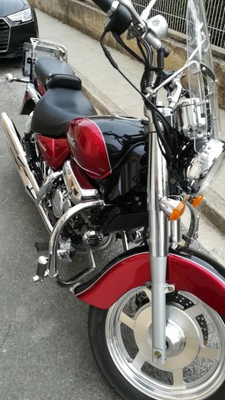 Hyosung Aquila 250 Moto Cruiser Roja Negra