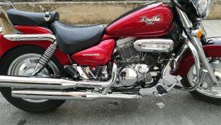 Hyosung Aquila 250 Moto Cruiser Roja Negra