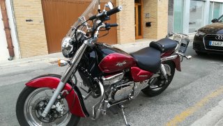 Hyosung Aquila 250 Moto Cruiser Roja Negra