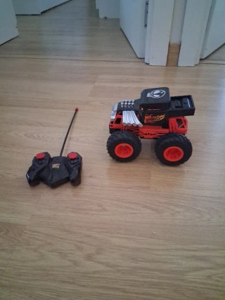 Coche RC Hot Wheels Todoterreno con Mando