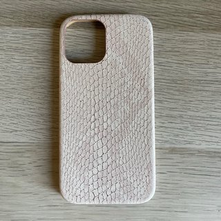 Funda rosa efecto piel de serpiente iPhone 12