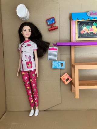 Barbie venditrice con accessori