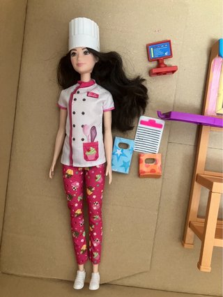 Barbie venditrice con accessori