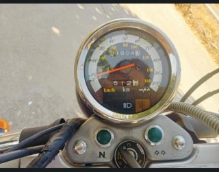 Moto Cruiser Negra y Burdeos