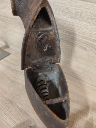 Plancha antigua carbón con soporte