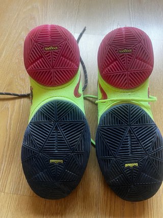Zapatillas baloncesto LEBRON 22
