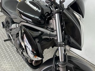 Kawasaki ER 6N Negra