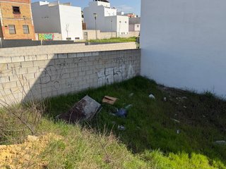 Solar 134m2 a 2 calles - edificable 215m2+sótano