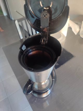 Cafetera de goteo negra