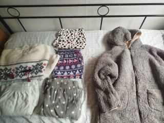 Pijama y chaqueta de peluche