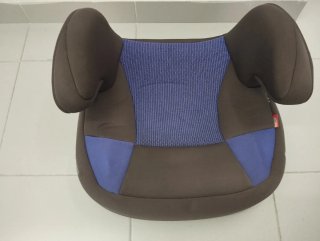 Alzador infantil para el coche. Sin uso.