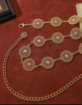 Elegante cadena cinturón dorado con colgantes!!