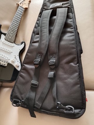 Guitarra Eléctrica de niño Harley Benton + funda.