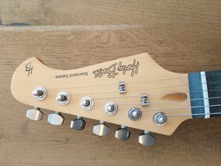 Guitarra Eléctrica de niño Harley Benton + funda.
