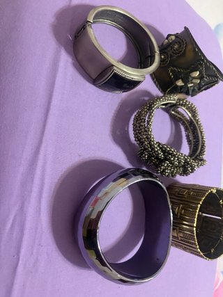 Lote 5 Pulseras Doradas y Plateadas