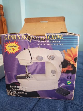 Máquina de coser mini