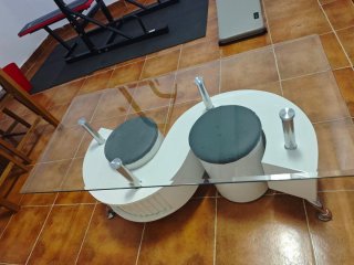 Mesa de cristal con 2 taburetes